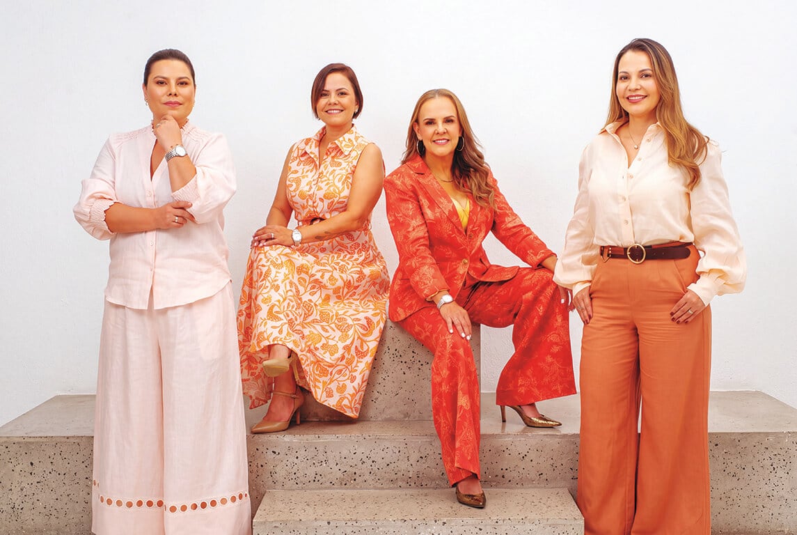 María José y Viviana (extremos) son pacientes activas de cáncer de mama. Joana y Gabriela (centro) son sobrevivientes de cáncer de mama. Estas son sus historias.