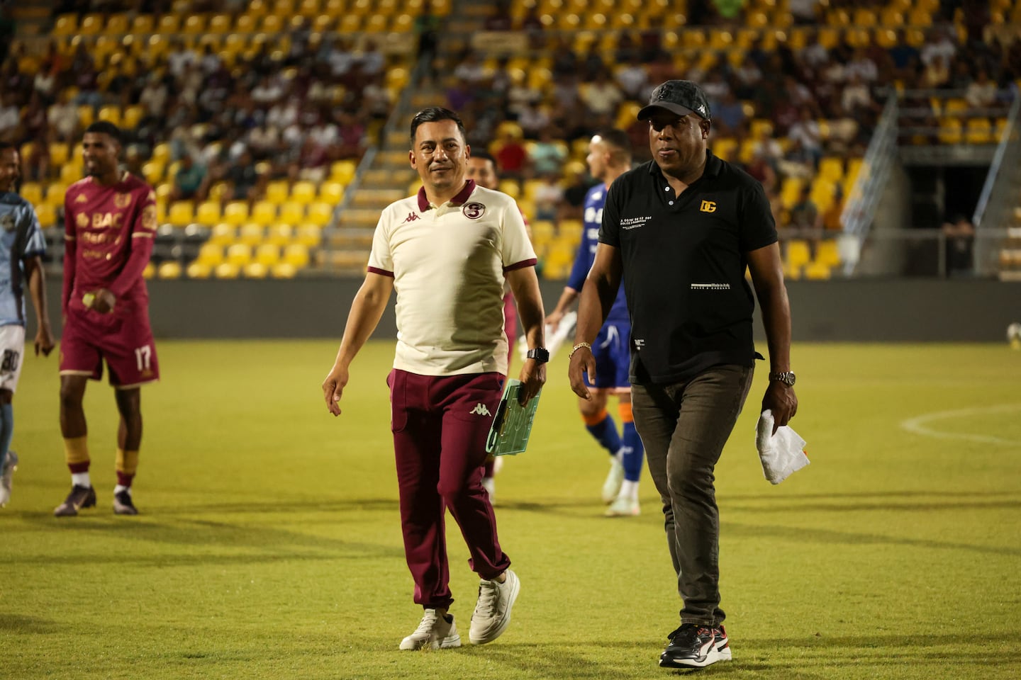 Lo que dijo Hernán Medford, técnico del Saprissa, sobre jugadores y mesas de tragos