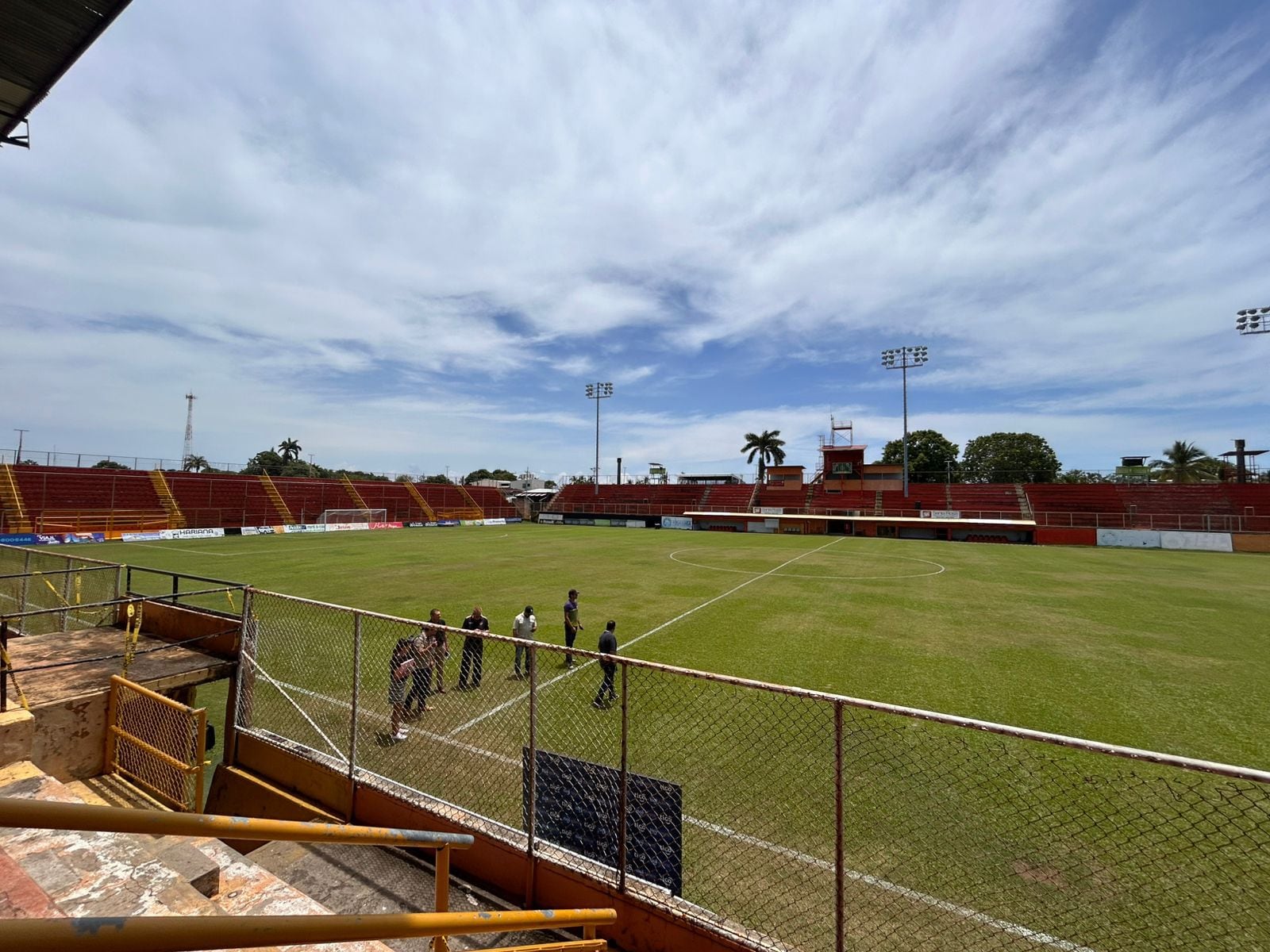 El Ministerio de Salud permitió que ingresen 750 aficionados al estadio Lito Pérez, a partir de este miércoles. Prensa Salud.