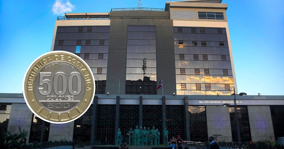 Fachada del Banco Central de Costa Rica con una moneda bimetálica de ¢500 en primer plano, destacando el cambio de diseño como parte del plan de modernización del cono monetario.