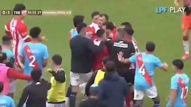 Zafarrancho en Argentina: golpes, patadas y empujones en un partido por el ascenso (todo quedó grabado)