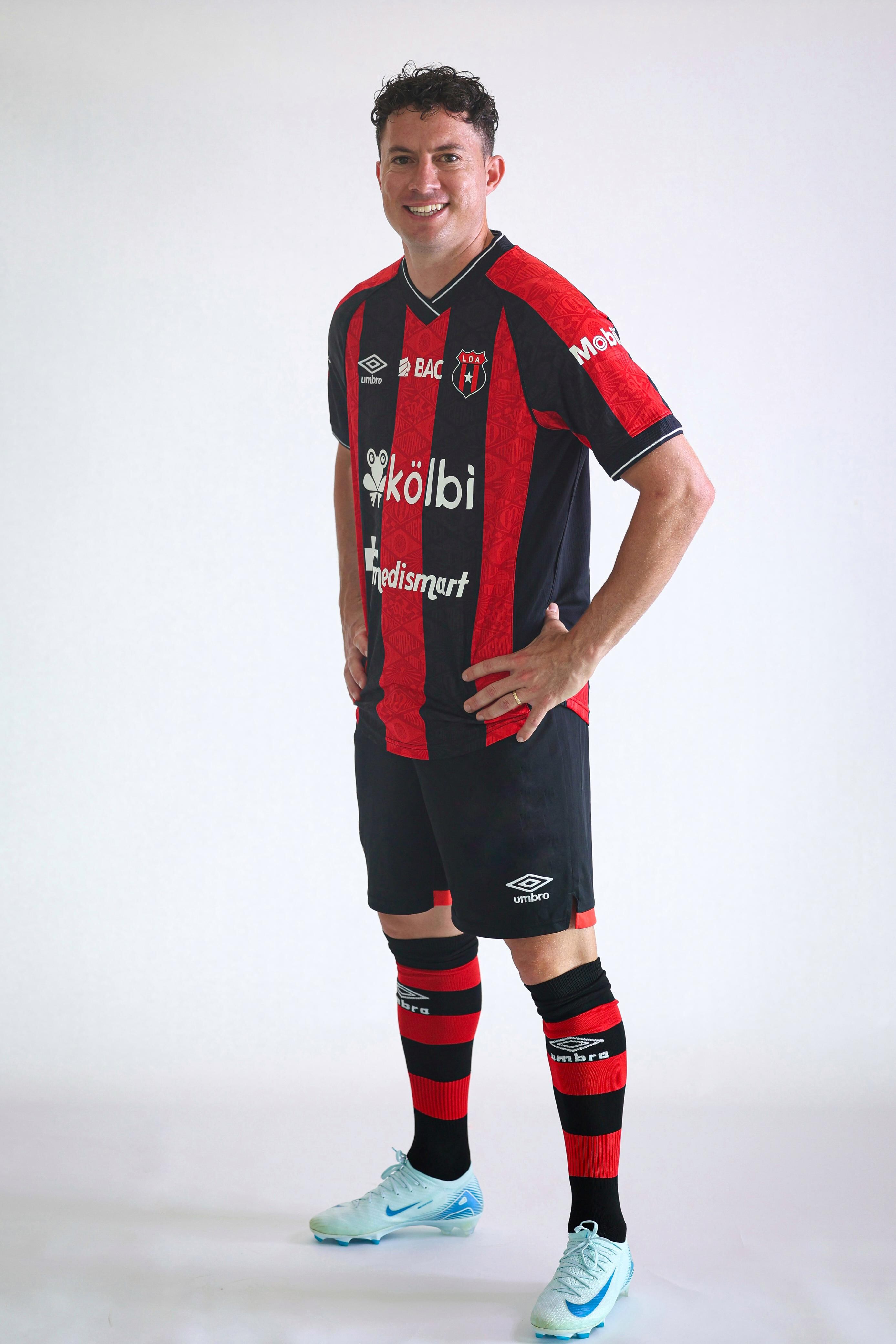 Bryan Oviedo firmó por dos torneos con Alajuelense. Foto: Prensa LDA