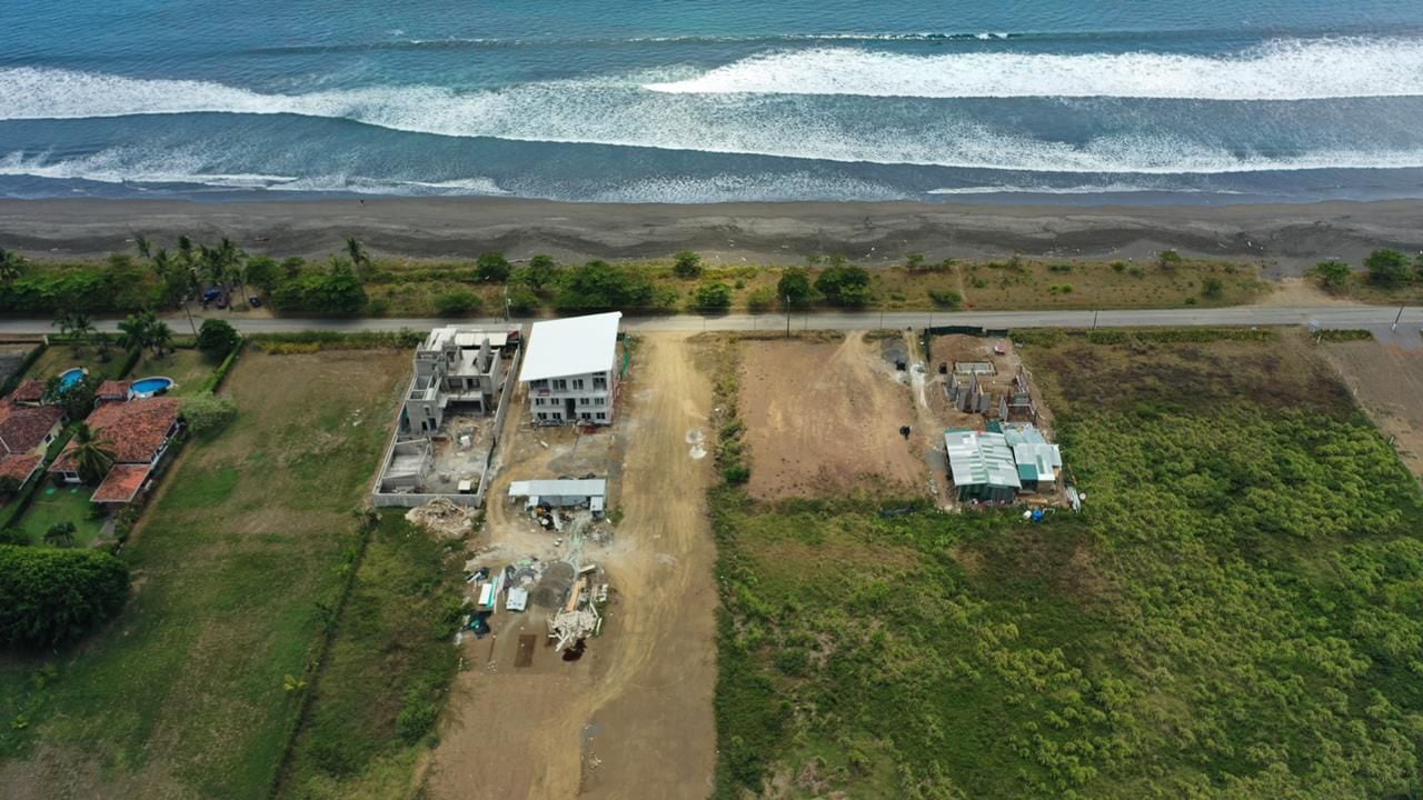 Vista de obras que fueron acreditadas dentro de los límites del Humedal Laguna Pochotal en Playa Hermosa en Garabito, Puntarenas. Fotografía: Cortesía, Wálter Brenes Soto.