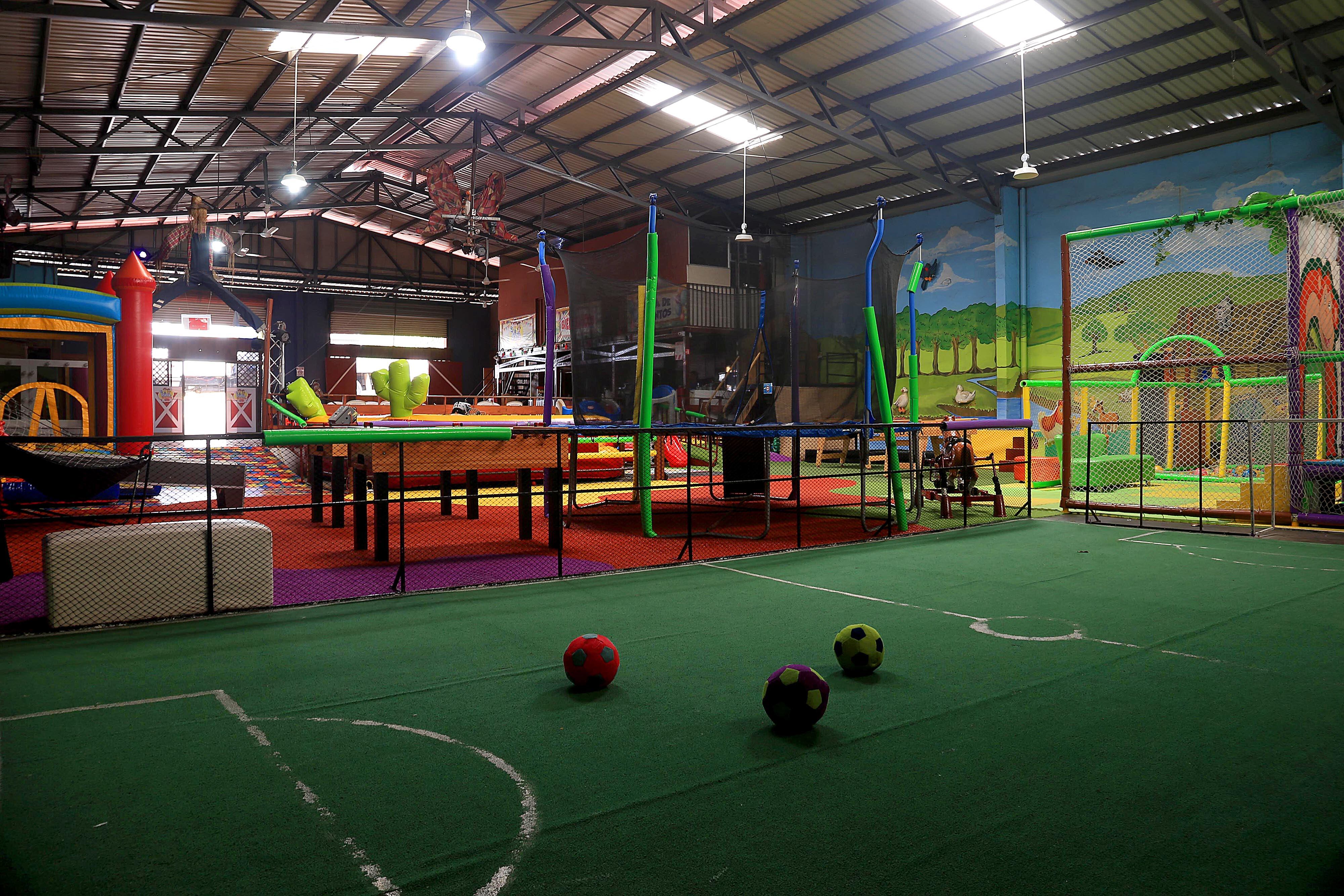 20/02/2024 Tres Ríos. La Granja, Sala de Eventos Infantiles, el lugar muy especial para celebrar las fiestas de cumpleaños, graduaciones, baby showers, capacitaciones y hasta bodas. Cuenta con inflables, canchas, juegos, futbolines, canopy, toro mecánico y mucho más. Foto: Rafael Pacheco Granados