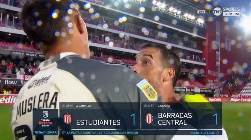 Las tomas televisivas captaron el intercambio de palabras entre Fernando Muslera y Dardo Miloc.