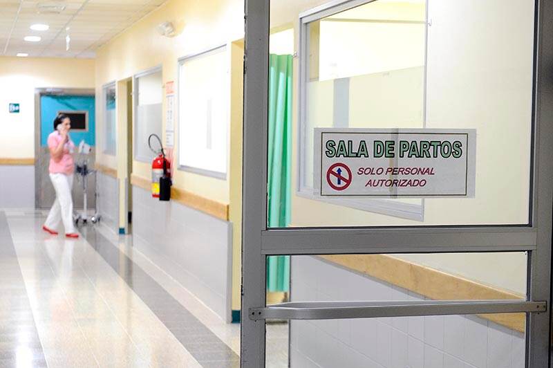 08/08/16 Hospital San Rafael de Alajuela. Fotografías en sala de partos del hospital de Alajuela el cual está practicando una nueva técnica para que las madres puedan tener a sus pequeños en diferentes posiciones. Foto: Luis Navarro