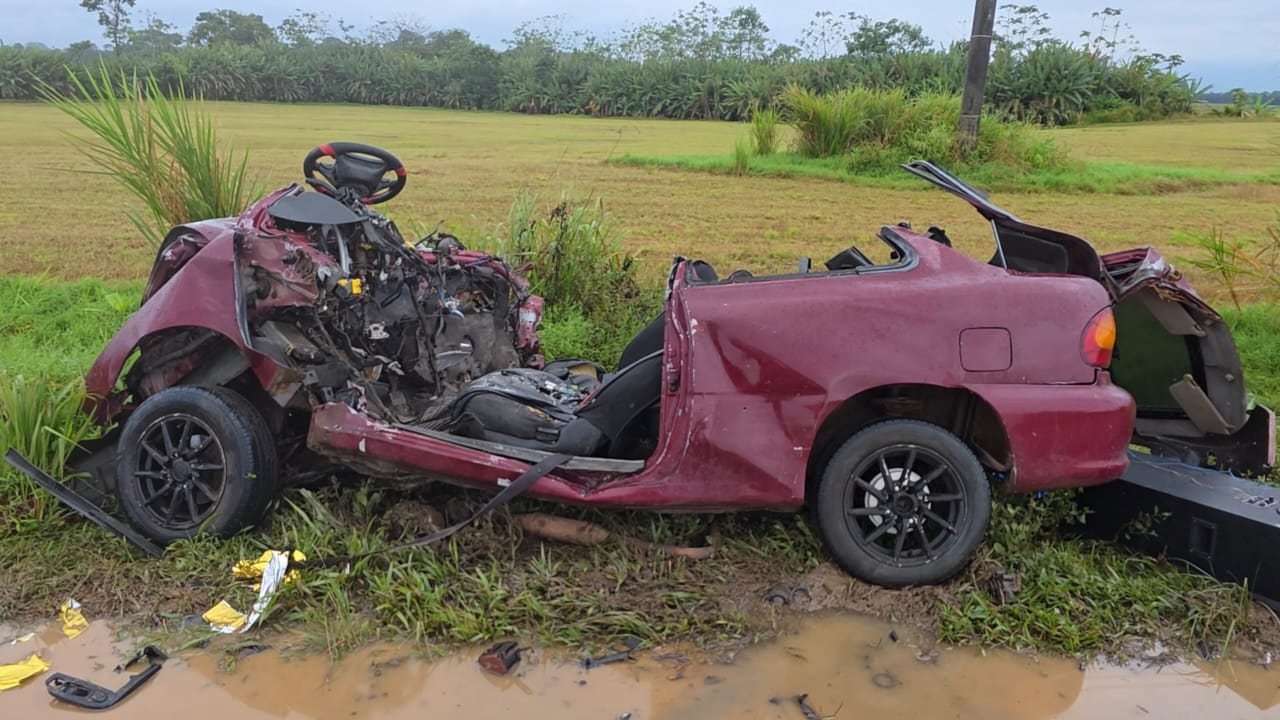 En uno de los incidentes, dos hombres murieron la madrugada de este jueves 1.º de enero tras una colisión frontal entre dos vehículos en Muelle de Florencia de San Carlos, específicamente a dos kilómetros al oeste del hotel Tilajari, sobre la Ruta 4. Fotografía: