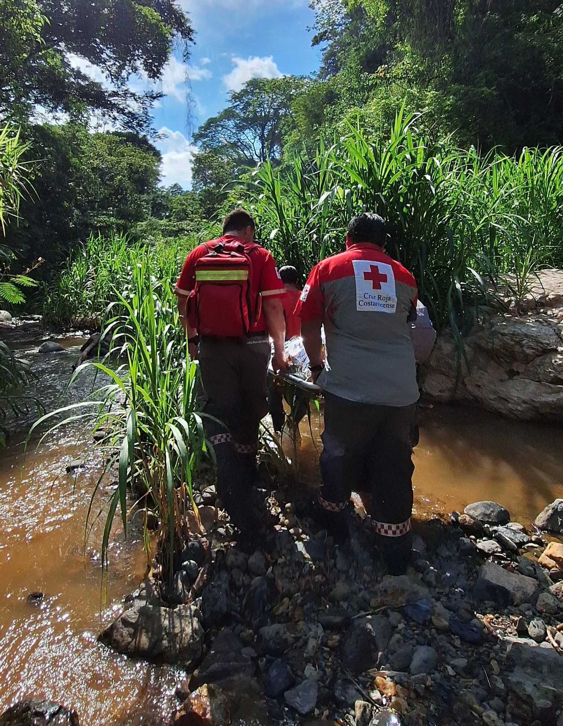 La Cruz Roja despachó tres unidades de rescate alrededor de las 3:35 p. m. de este jueves 29 de mayo para atender al adulto mayor que se encontraba desaparecido en San Bosco de Mora.