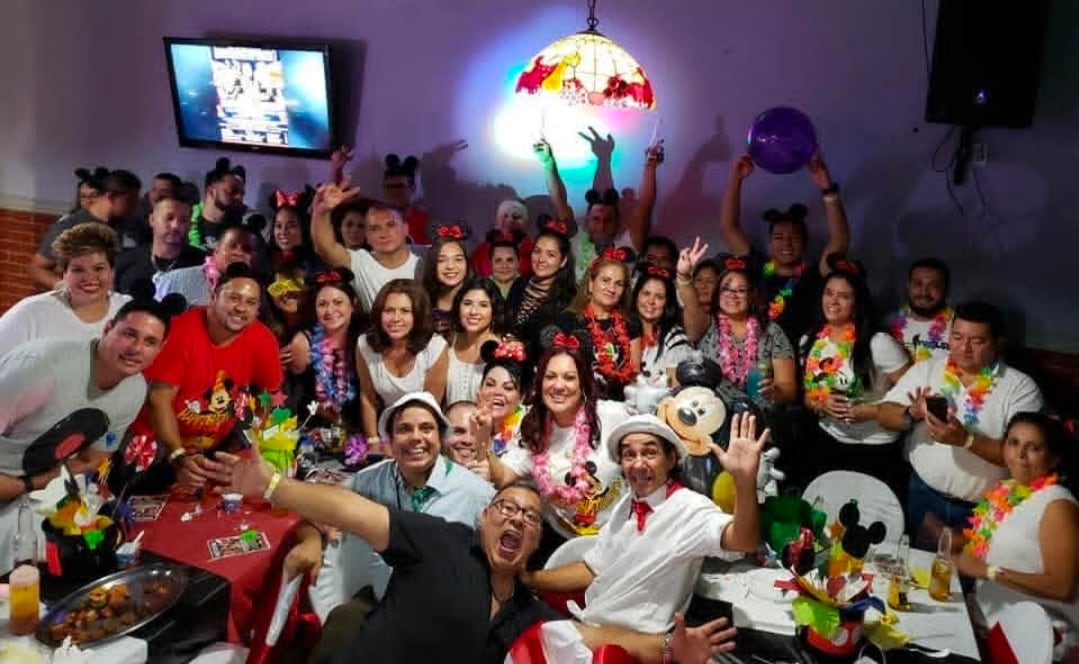 Don Erick es conocido en redes sociales como Erick Tico News, ya que fundó una página de Facebook que informaba a los ticos en Estados Unidos y organizaba eventos.