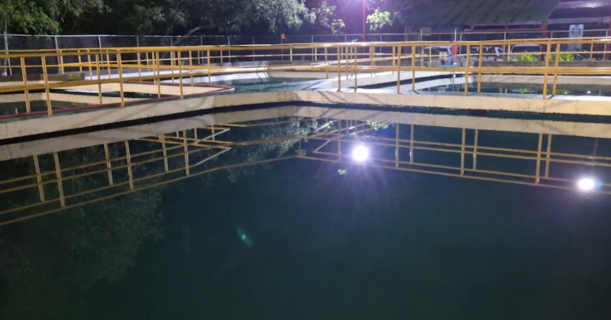 Tras una alerta del sistema automático de detección de hidrocarburos, las autoridades cerraron la llave de la planta potabilizadora de Guadalupe. (Foto: captura de pantalla de video AyA)