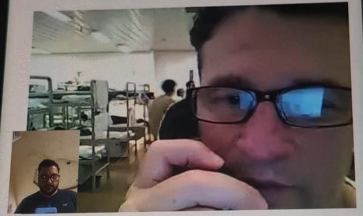 Mientras Jorge Mata hablaba con 'La Nación', a sus espaldas se observaban los camarotes en los que duermen los reclusos.