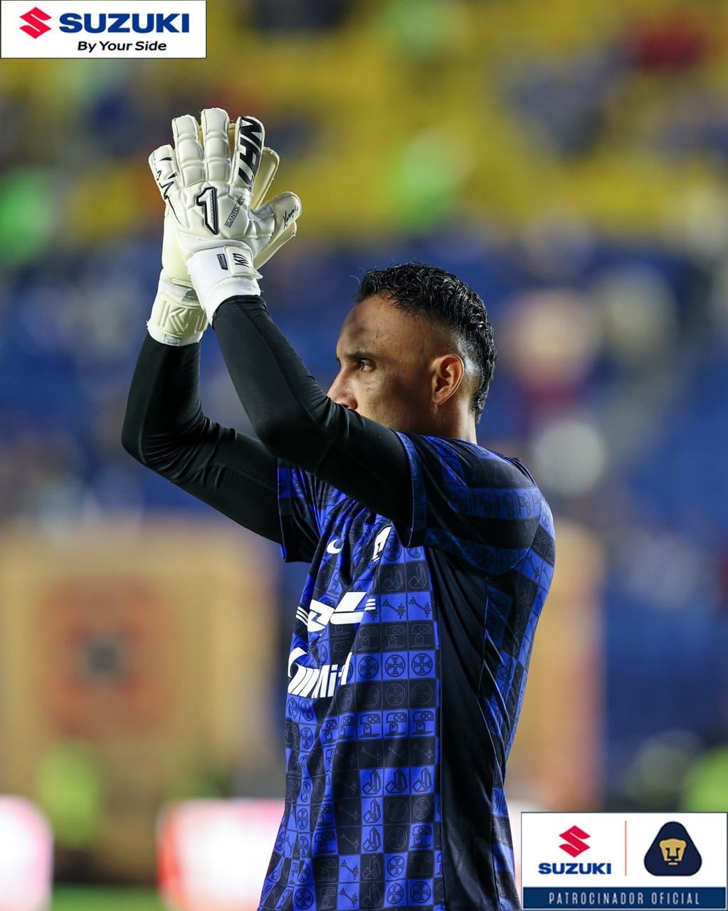 Keylor Navas recibió el apoyo de los aficionados de Pumas en el estadio de Cruz Azul.