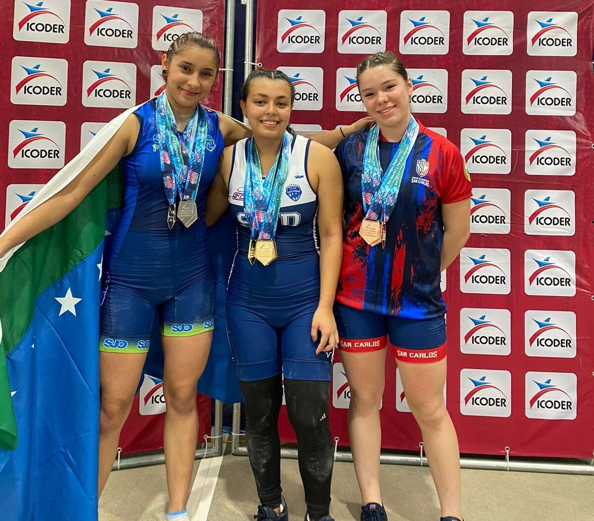 Halterofilia
Juegos Nacionales Guanacaste 2024
Lucía Peralta (Santo Domingo)
Kaithlyn Cervantes (San José)
Dulce Montes (San Carlos)
2 de julio del 2024
Cortesía: Icoder