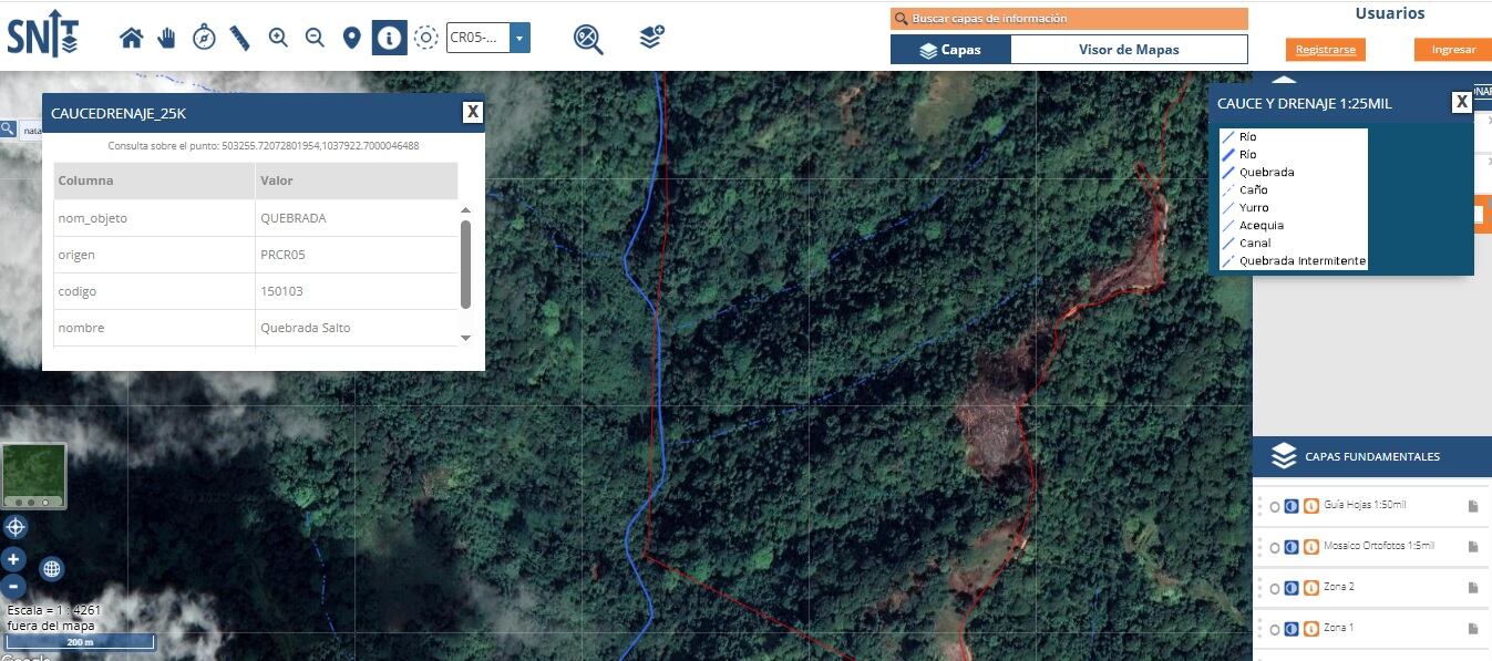 En la imagen, que es una captura de pantalla del mapa de cauces y drenajes, hecho por el IGN, se observa que al lado izquierdo de la propiedad delimitada con color rojo, se ubica la quebrada Salto, que aparece de color azul.