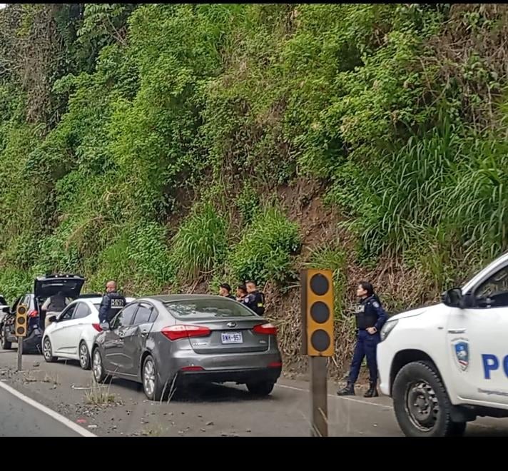 Supuestos miembros de un grupo criminal liderado por alias Salchichón, fueron detenidos en La Garita de Alajuela, tras el asalto a un trailero.