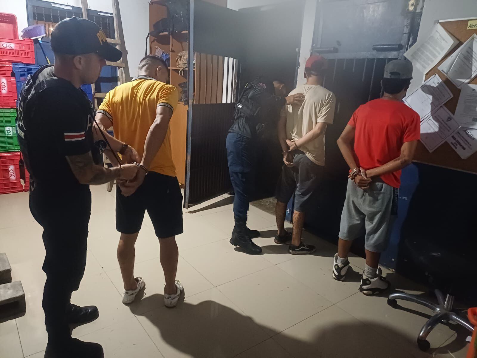 La Fuerza Pública detuvo a hombre sospechoso por delitos sexuales y a otro por robo agravado.