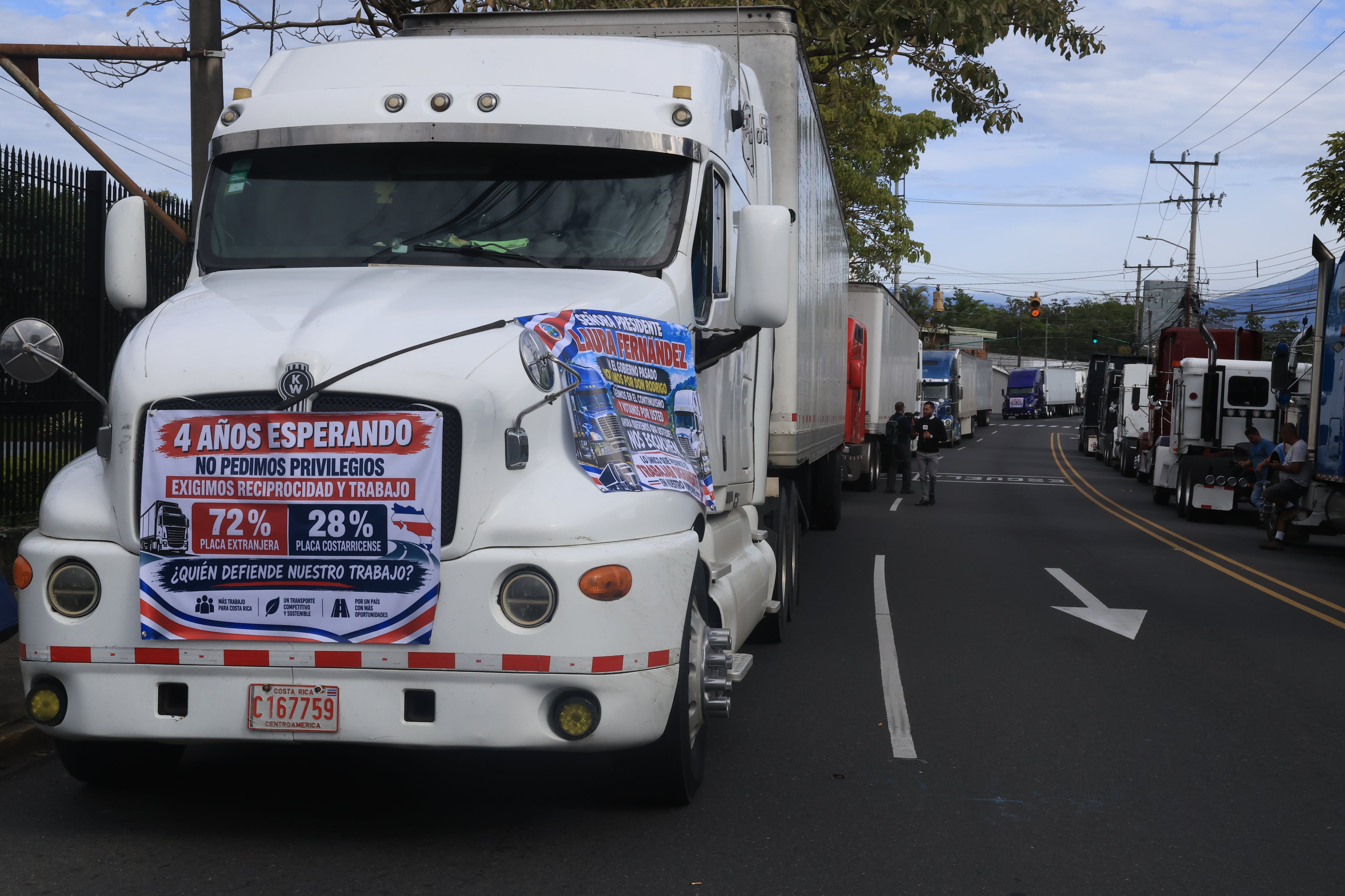 Protesta de transportistas genera cierres viales en los alrededores de Casa Presidencial