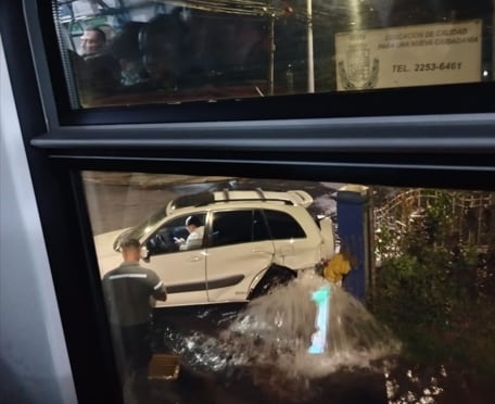 Un carro chocó contra el tren en San Pedro de Montes de Oca.