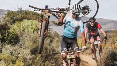 Video de equipo de Costa Rica que participa en famosa carrera de ciclismo le da vuelta al mundo