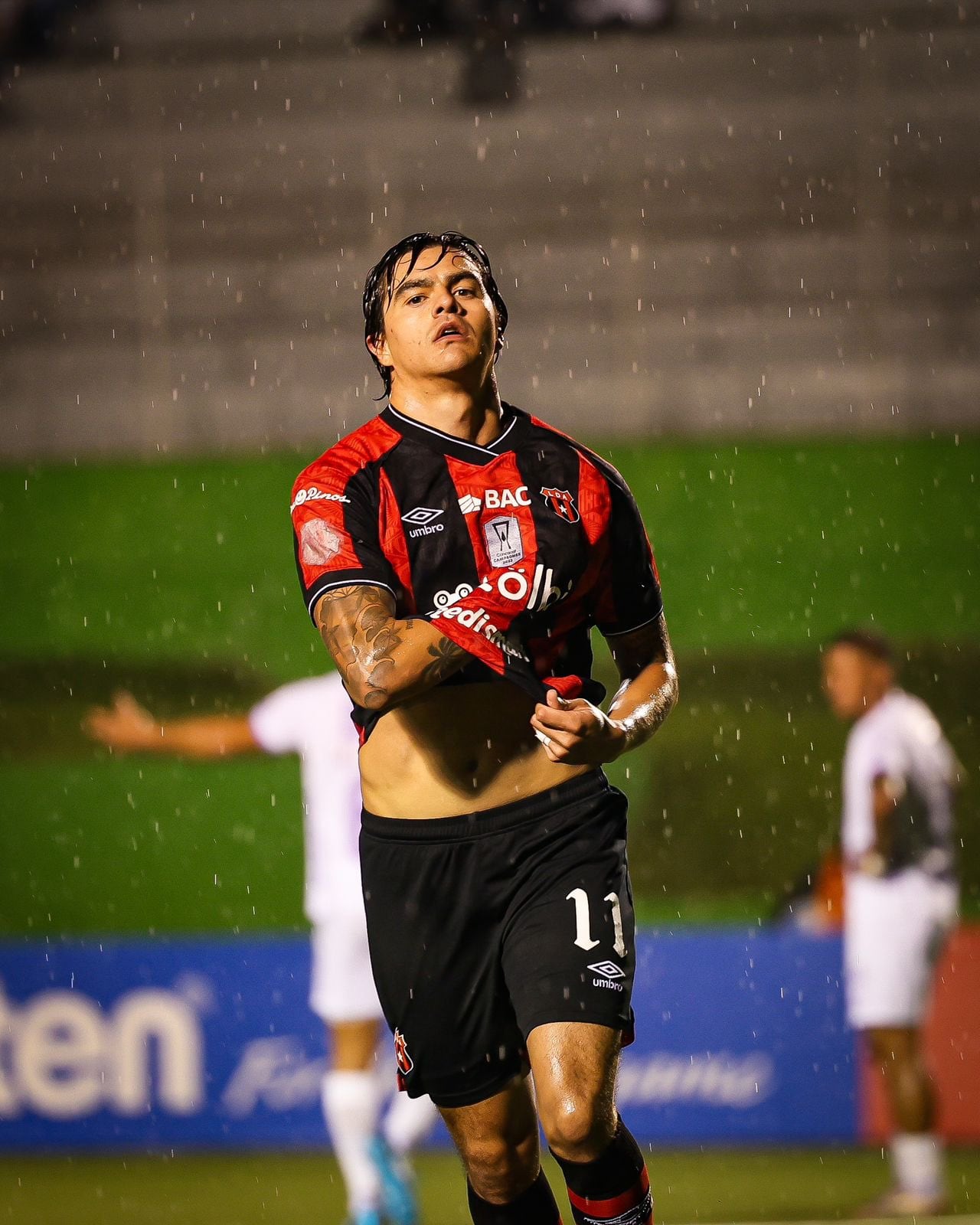 Diego Campos marcó el primer gol de Liga Deportiva Alajuelense contra Comunicaciones.