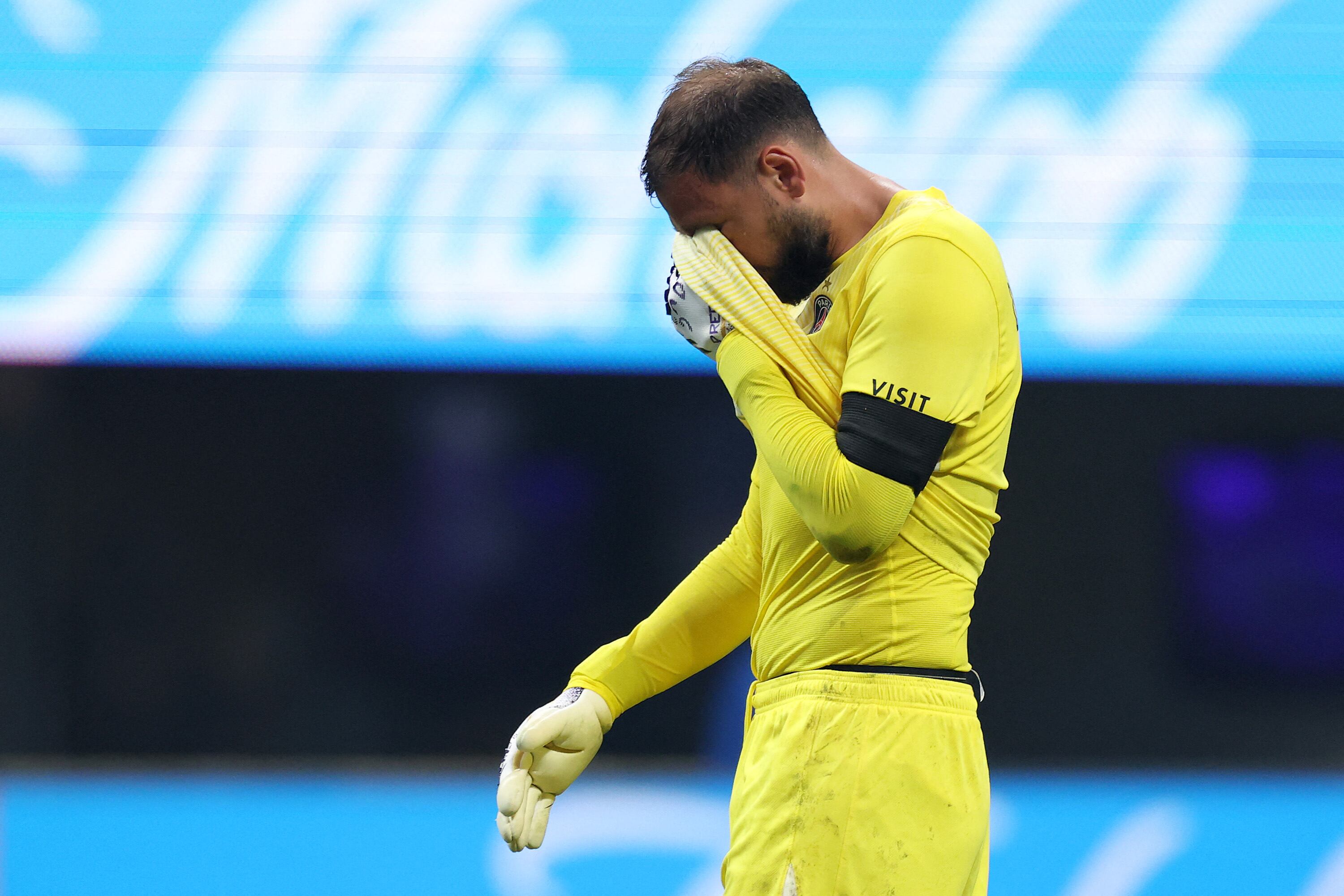 Gianluigi Donnarumma se mostró muy afectado por lo que le pasó a Jamal Musiala.