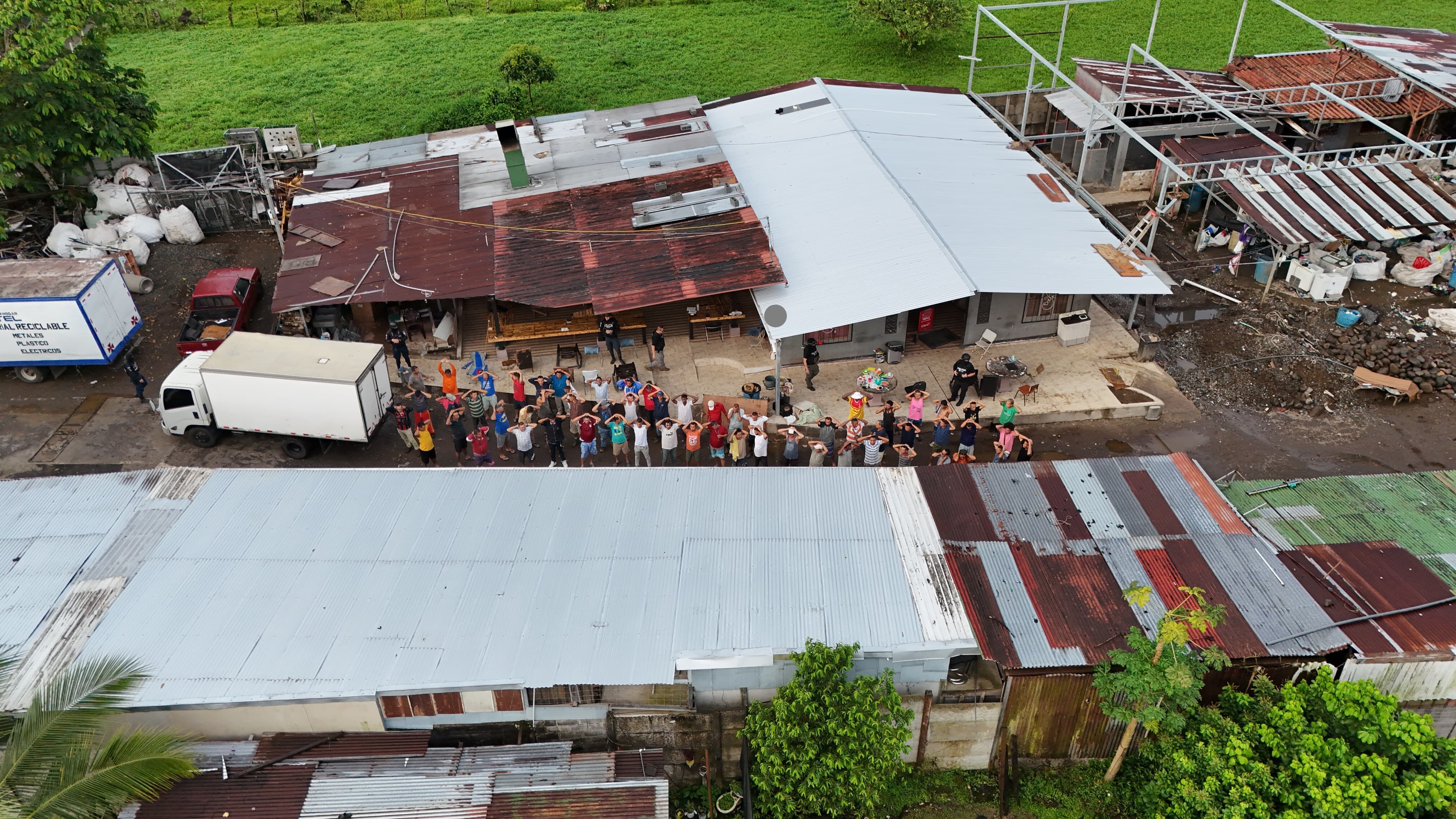 Policía Judicial allanó el centro Betel por presunto accionamiento de armas de fuego.
