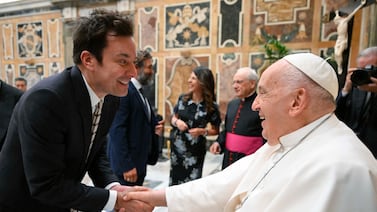 Papa Francisco se reunió con 100 comediantes: Véalo con Jimmy Fallon, Florinda Meza y Whoopi Goldberg