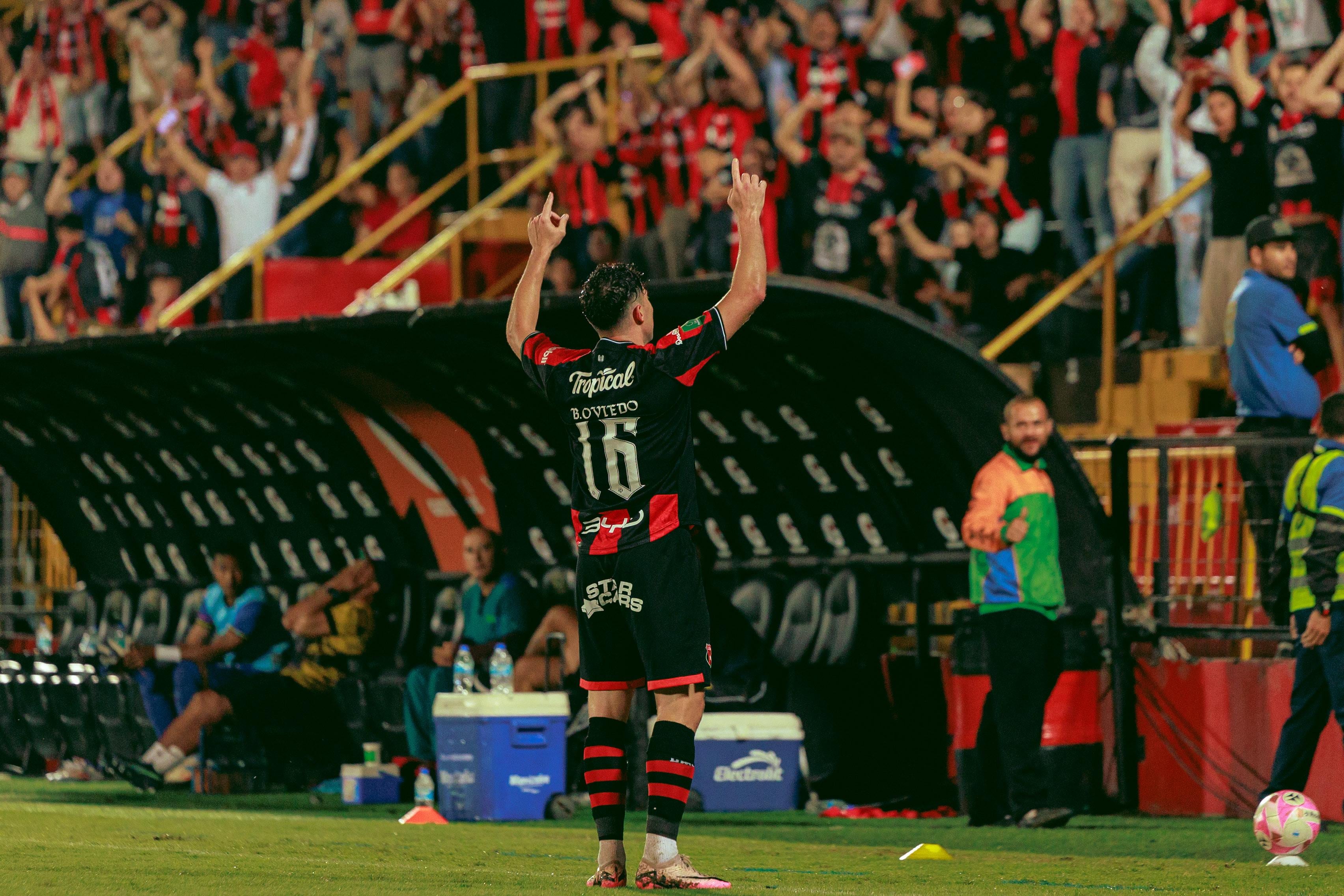 Bryan Oviedo afirma sentirse muy a gusto en Liga Deportiva Alajuelense.