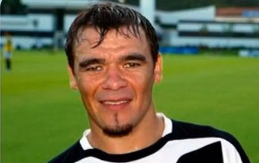 El exdefensor Julio César Manzur fue detenido en Paraguay con cocaína, una pistola y otros objetos durante operativo policial.