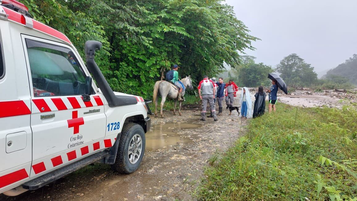 Todavía hay lugares de Buenos Aires y de Golfito, que fueron afectados por el temporal, a los que no se ha podido llegar. Foto: Cortesía Cruz Roja.