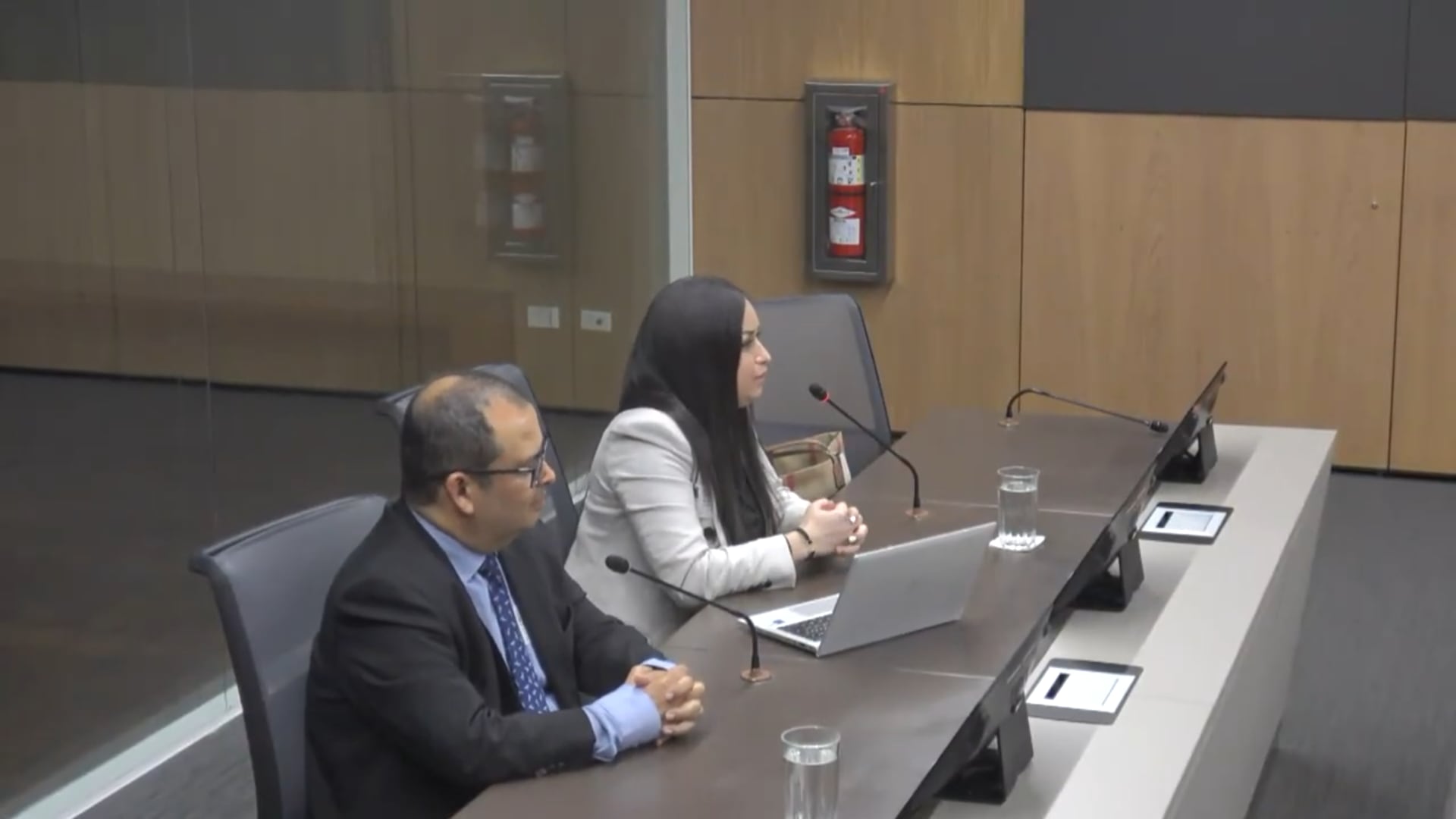 El asesor legal de la Directiva del BN, Rafael Brenes, y la secretaria general del órgano colegiado, Cinthia Vega, en una comparecencia realizada el pasado 28 de julio.