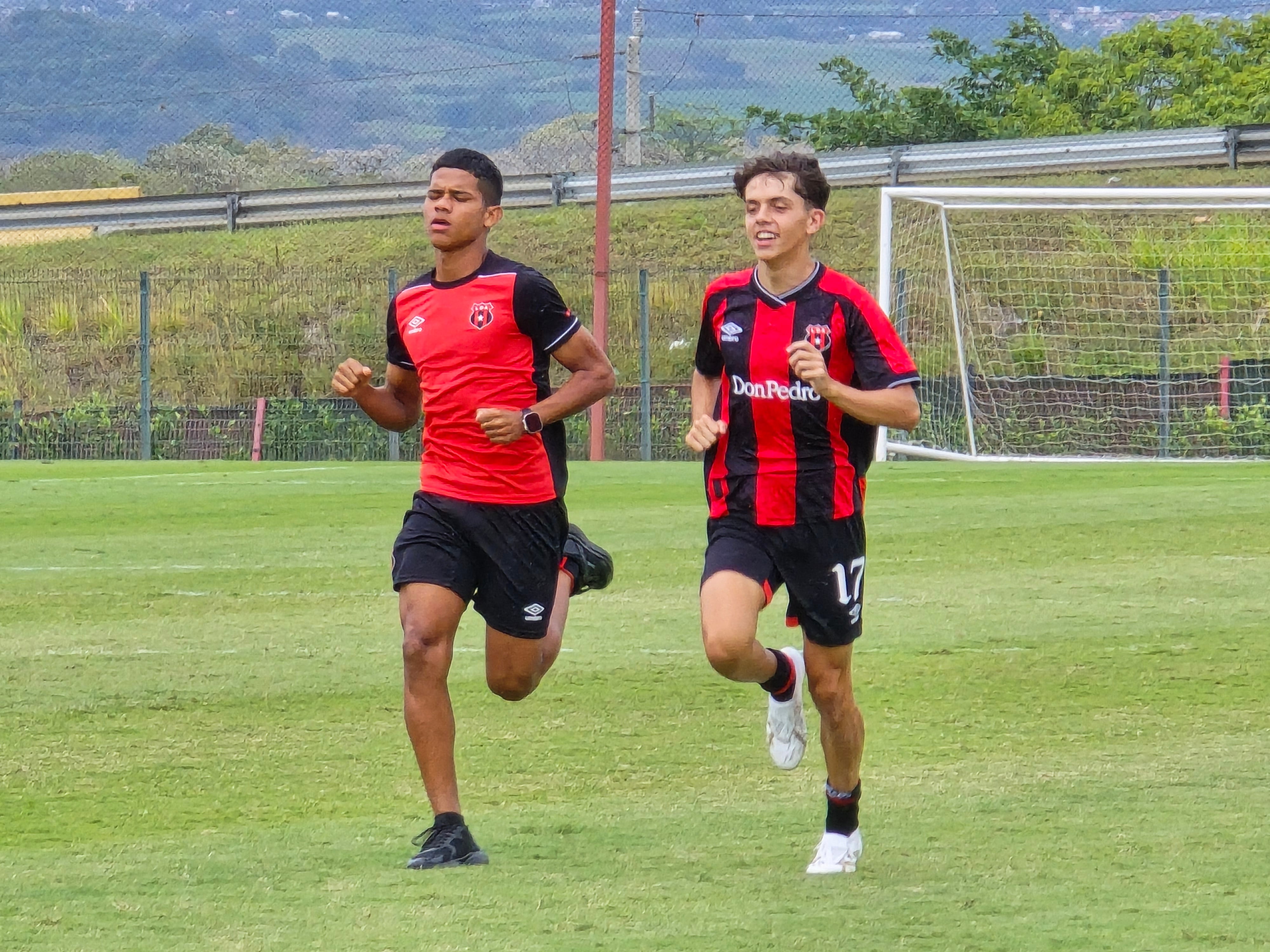 Mathías Ruiz se muestra entusiasmado por iniciar esta nueva etapa en Liga Deportiva Alajuelense.