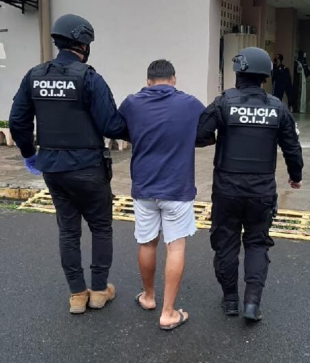 Este sujeto quedó preso y a la espera de juicio. El hombre de apellidos Brenes Picado, fue detenido en Juanito Mora de Barranca. Foto: Cortesía: OIJ.