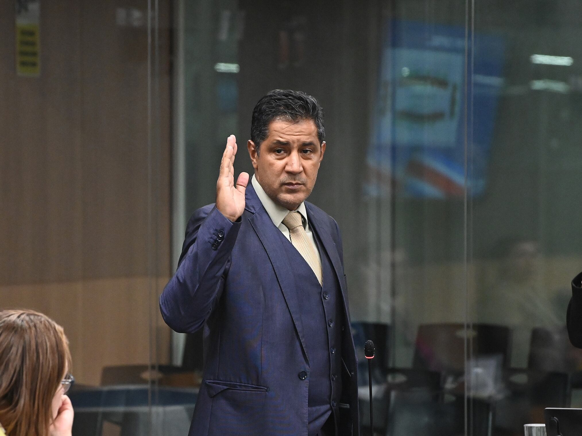 27 de setiembre del 2023. Asamblea Legislativa, San José. 18:00 hrs. Miembros de la junta directiva del Banco Central de Costa Rica (BCCR) compareció ante la comisión legislativa de Ingreso y Gasto Público que investiga la solicitud de información sensible de parte del banco acerca de los costarricenses. En la foto: Jorge Guardia (primer plano) y Max Soto; directivos el banco. Foto Albert Marín para Economía de La Nación.