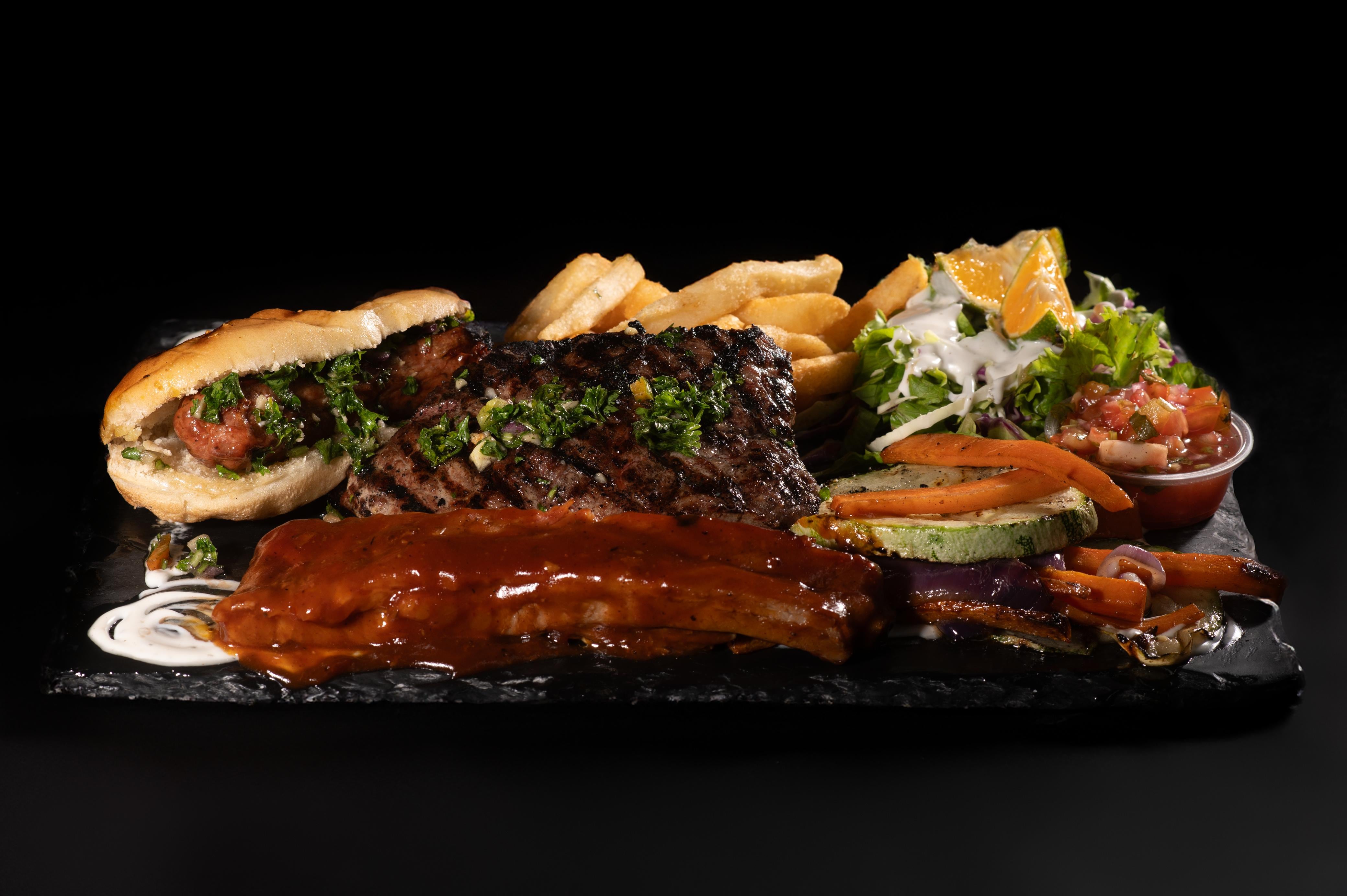 Uno de los platillos de carne del chef Sebastián Jara Krasinki, disponibles en su restaurante Comida Callejera XL.