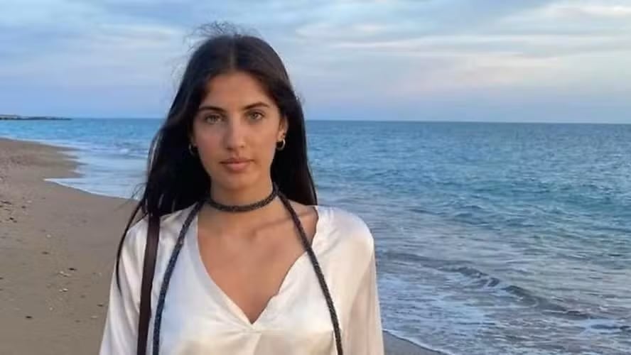 La joven italiana fue hallada en paro cardiorrespiratorio dentro de su residencia en Portugal. La causa de muerte permanece bajo investigación.
