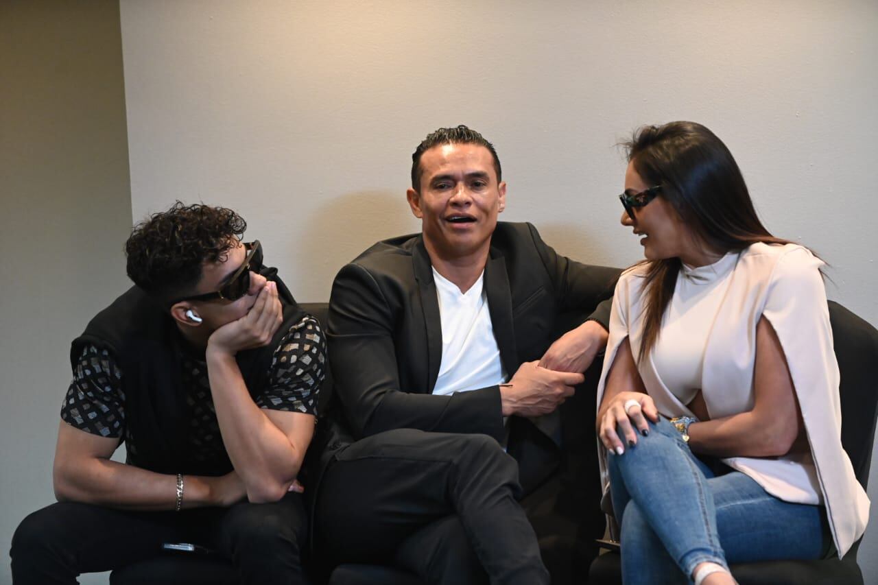 Wálter Centeno llegó con bastante anticipación y junto a su familia para su presentación oficial como el nuevo técnico de Herediano.