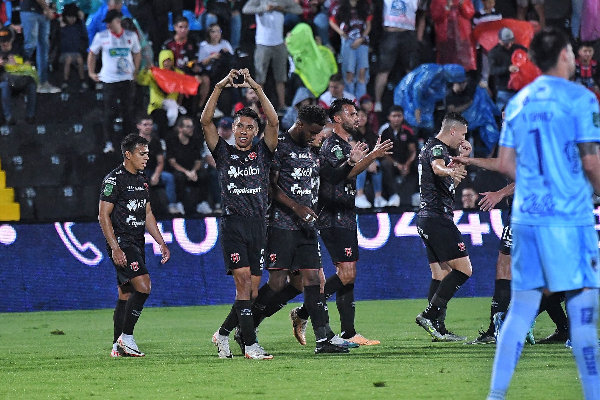 08/11/2023/ Juego entre Liga Deportiva Alajuelense vs Municipal Grecia por la fecha 19 del torneo Apertura de la Liga Promerica en el estadio Alejandro Morera Soto / Foto John Durán