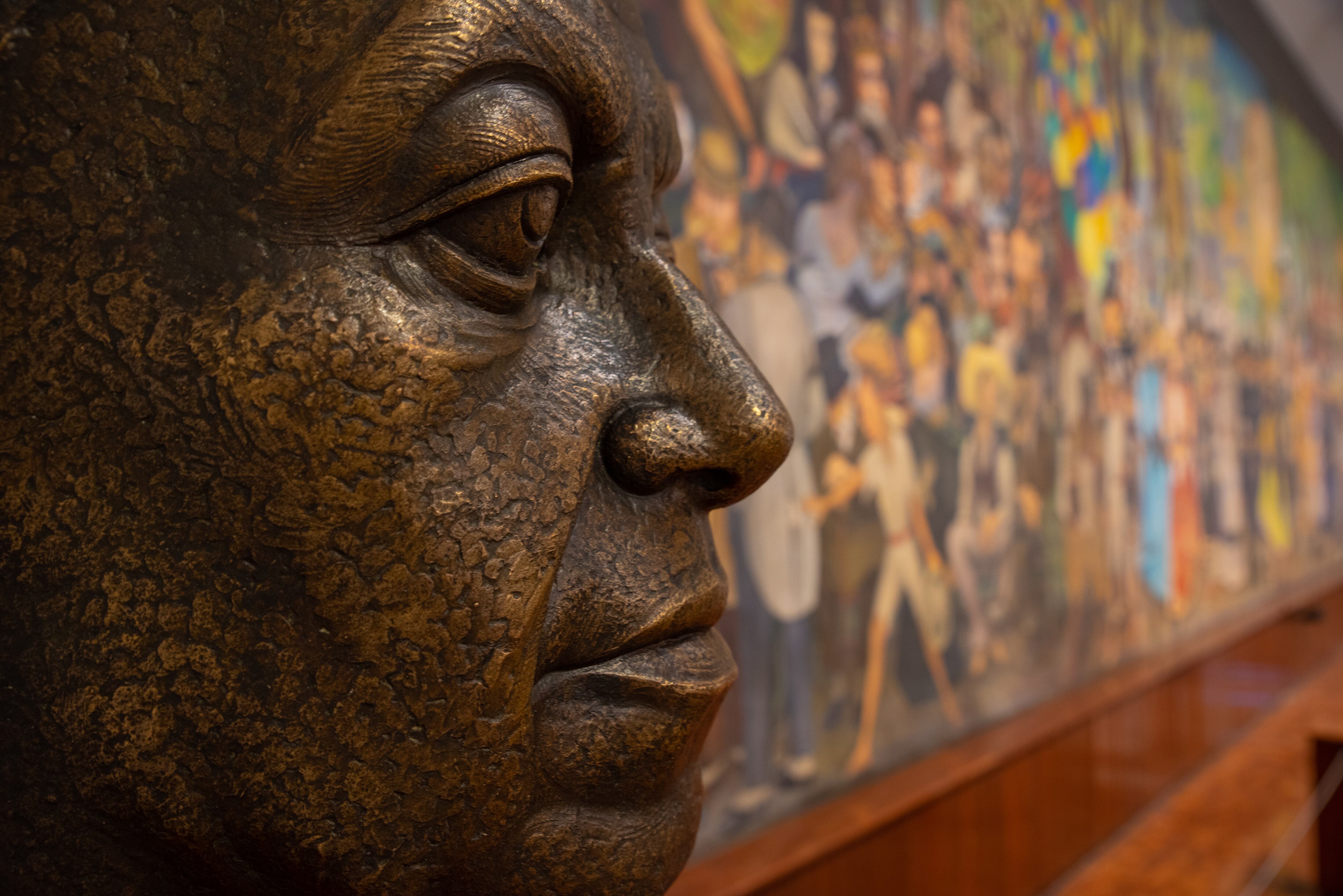 Busto y mural de Diego Rivera en México