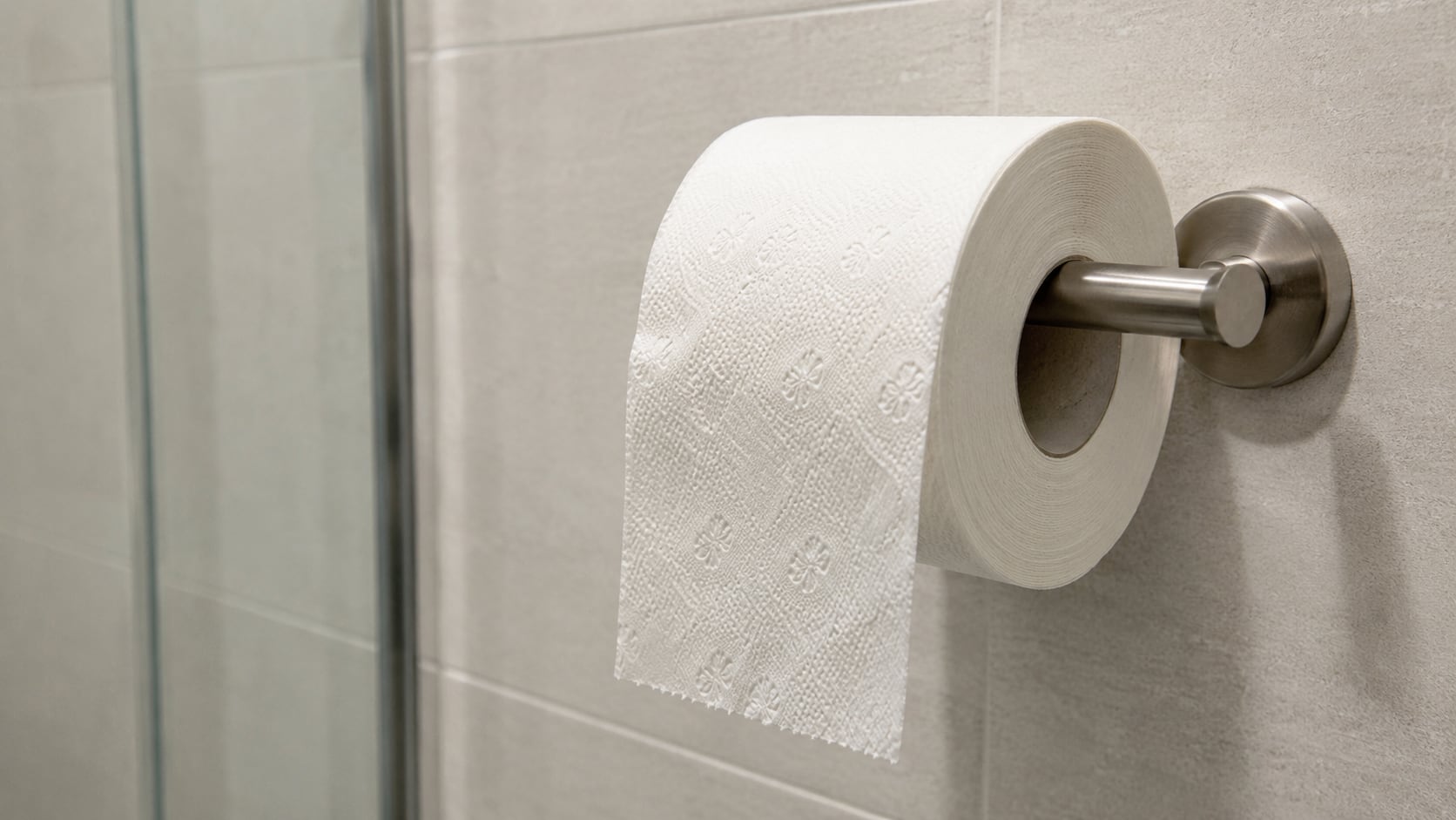Especialistas concluyeron cuál es la posición correcta del papel higiénico y por qué ayuda a disminuir la exposición a bacterias.