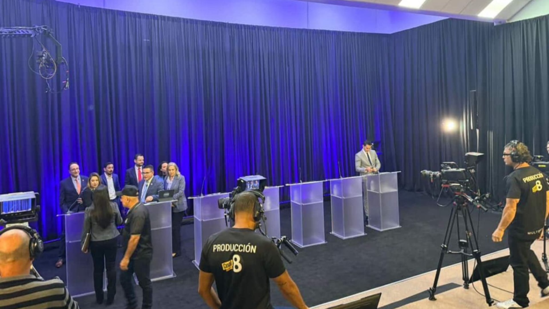 El candidato de Avanza, José Aguilar, publicó esta fotografía en sus redes sociales a la vez que hizo comentarios sobre su participación y su posición en el debate.