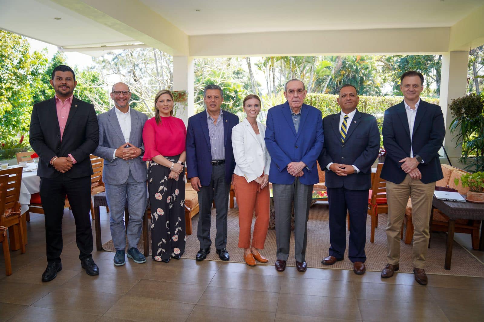 Funcionarios de la Embajada de Estados Unidos reunidos con los diputados Rodrigo Arias, Óscar Izquierdo, Luis Diego Vargas, María Marta Carballo y Yonder Salas.