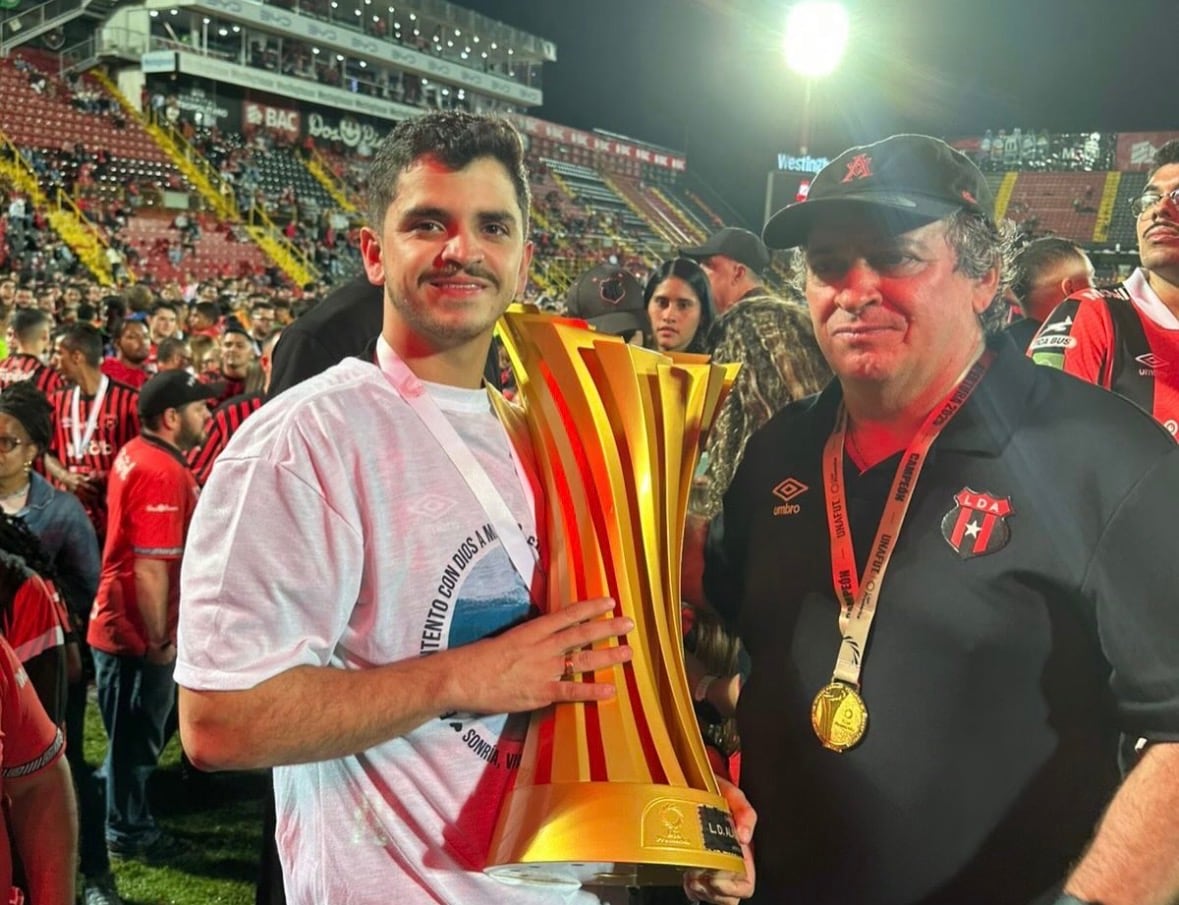 En 2025, Andrés Ramírez lloraba como un niño al ayudar a su papá, Óscar Ramírez, a romper una sequía con Liga Deportiva Alajuelense.