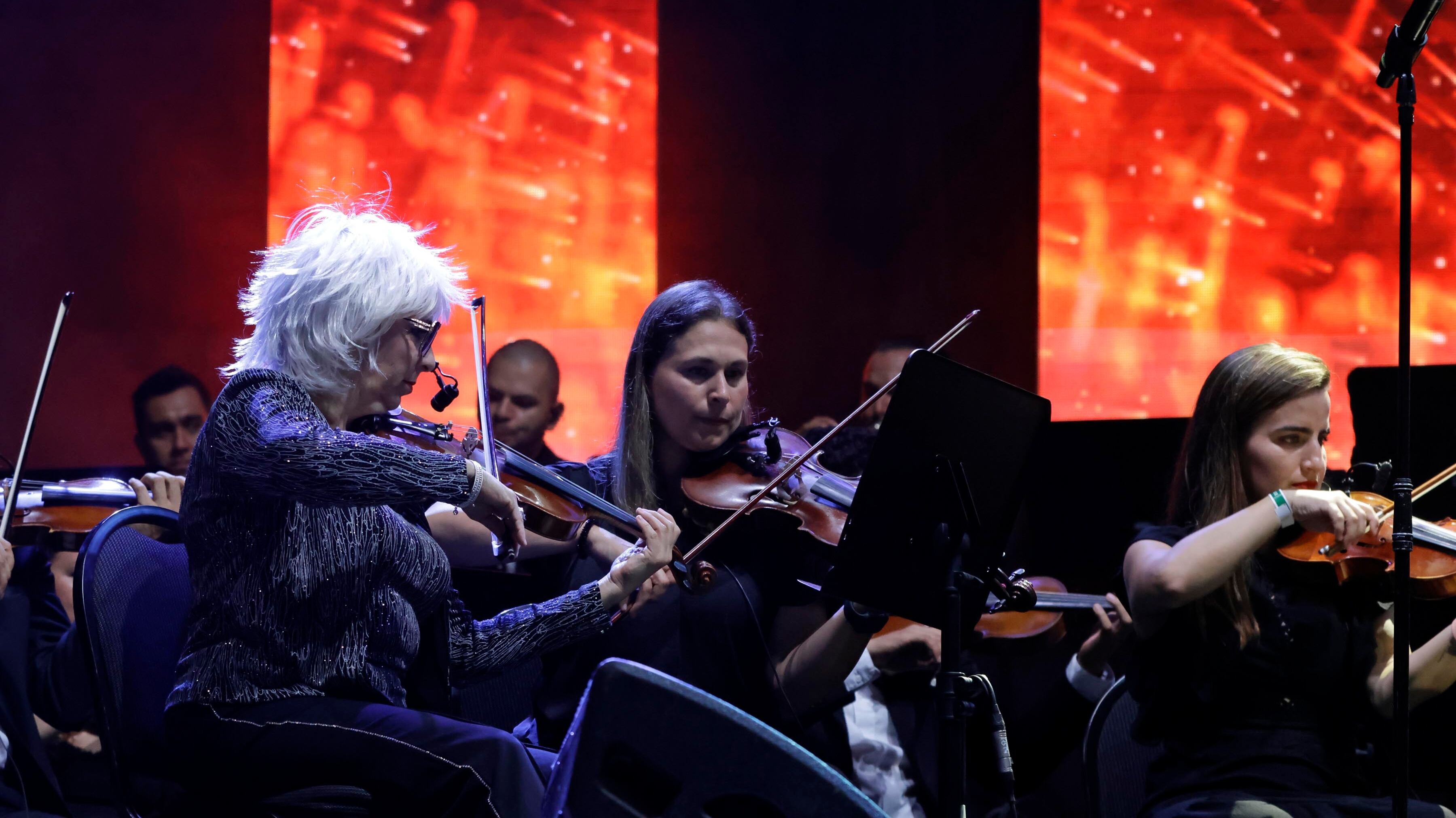 27/04/2024. Parque Viva. La Guácima de Alajuela. Hora: 08:00 p.m. El dúo australiano Air Supply ofreció un concierto este sábado en el anfiteatro Coca Cola de Parque Viva, ubicado en La Guácima de Alajuela, donde el telonero fue la Orquesta Filarmónica de Costa Rica. Fotos: Mayela López