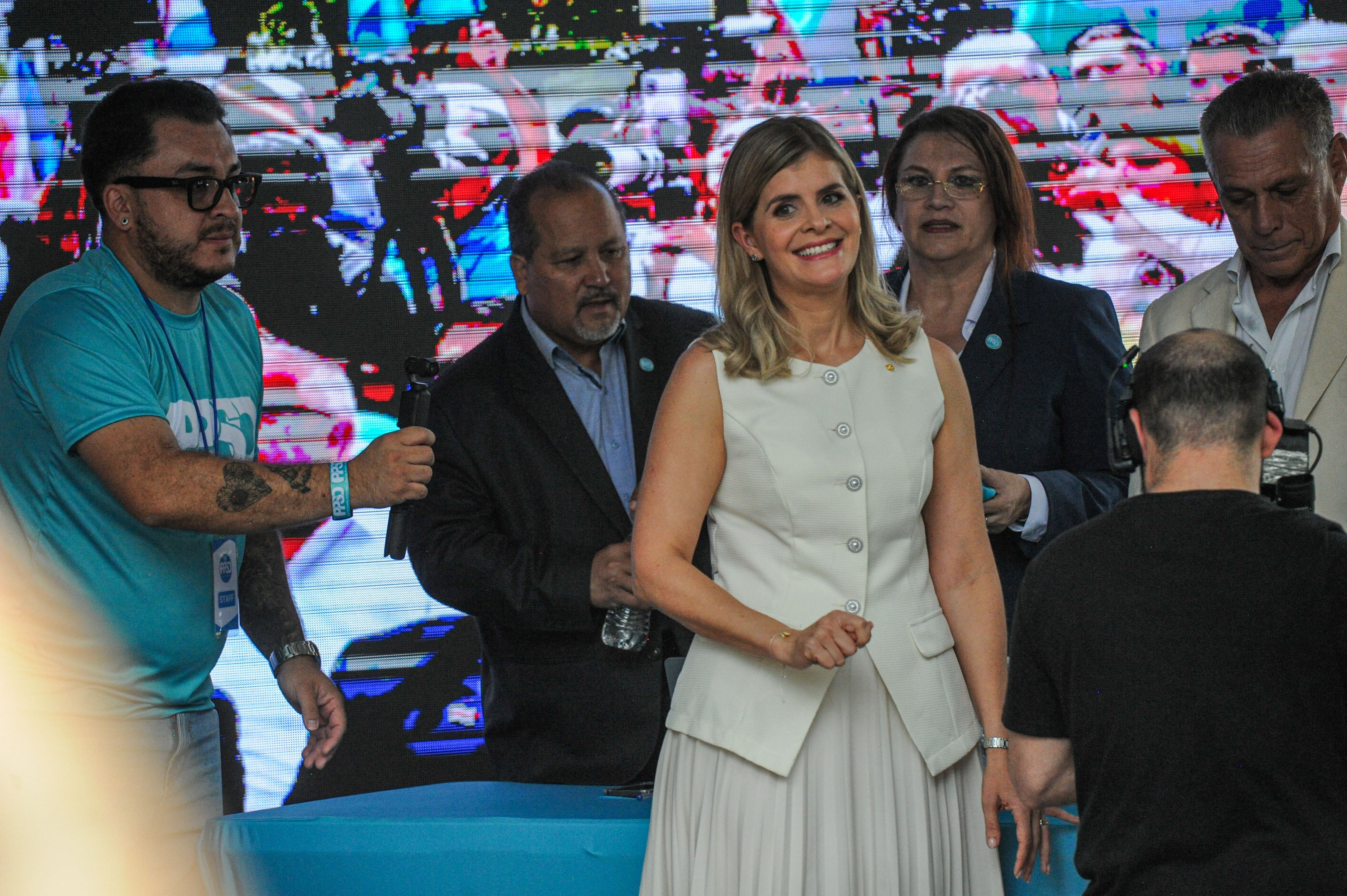 Partido Pueblo Soberano Sra Laura Fernández