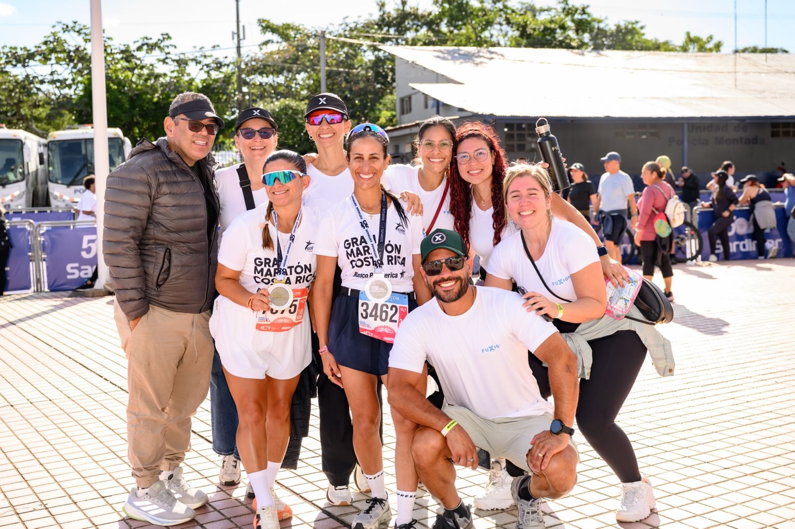 Ya con la llegada a la meta hubo tiempo para sacarse fotos en familia y con amigos. Los atletas pudieron disfrutar de actividades en el Estadio Nacional.