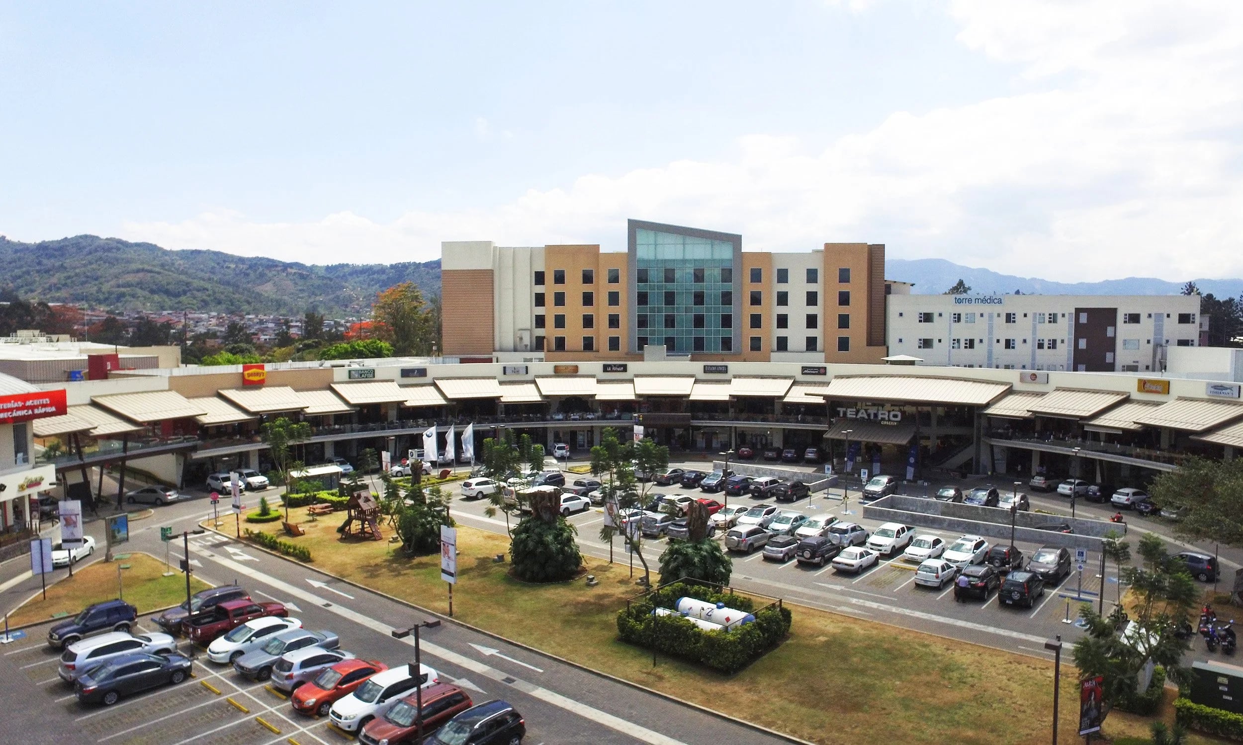 Un nuevo ataque de un perro a una niña se registró este sábado en centro comercial Momentum Pinares, en Curridabat