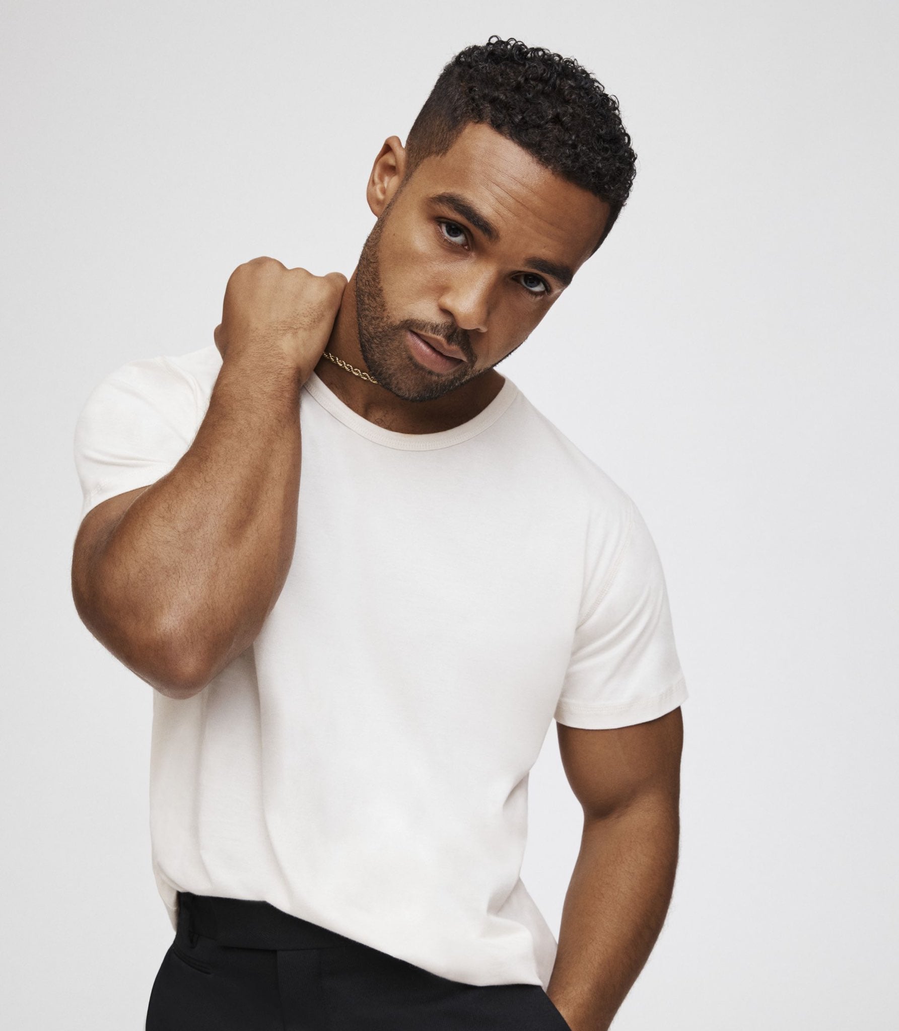 Lucien Laviscount actor de Emily en París