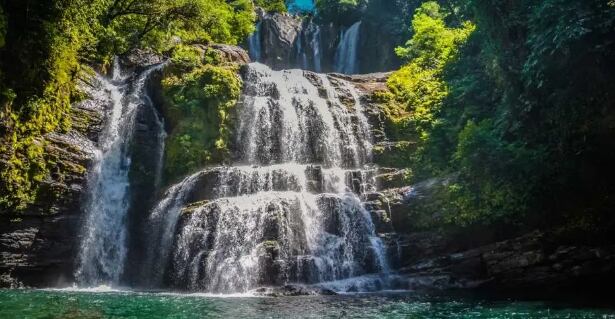 Un tour le ofrece la posibilidad de visitar las Cataratas Nauyaca, que se ubican en Pérez Zeledón. Twitter.