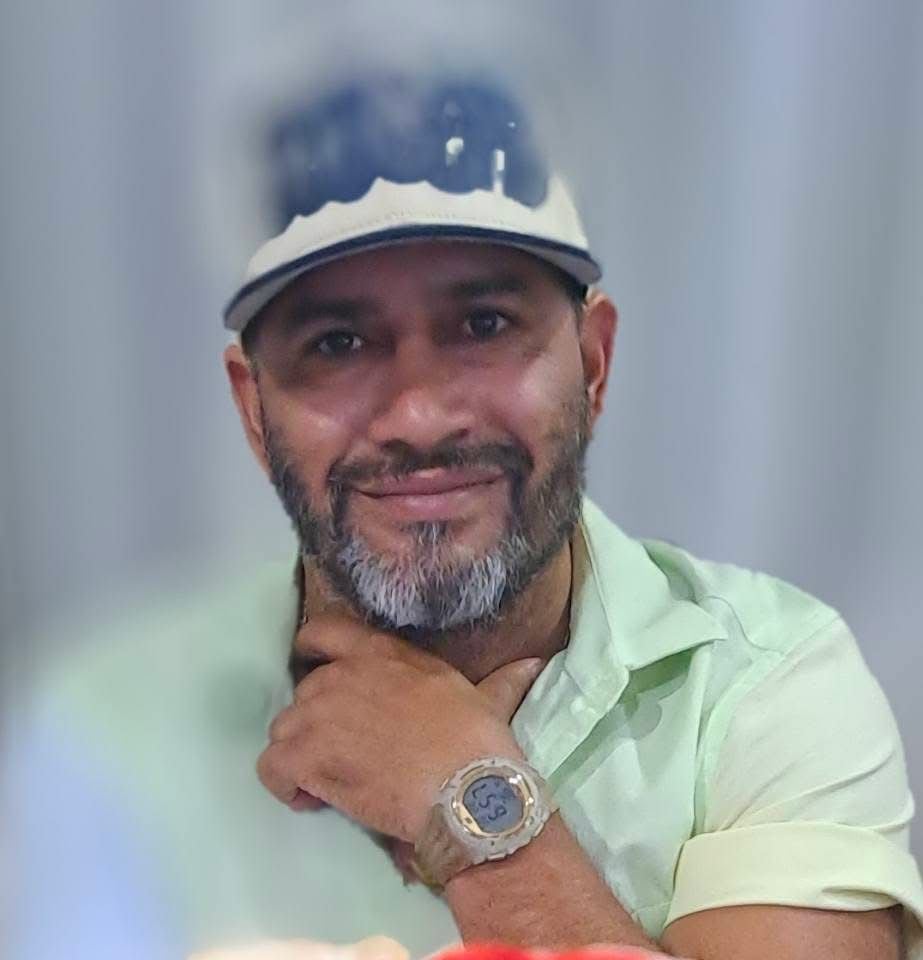 Familiares del comerciante Alejandro Calderón Hernández, explicaron que ha viajado en varias ocasiones a Colombia para comprar ropa y artículos que comercializa en una tienda virtual.